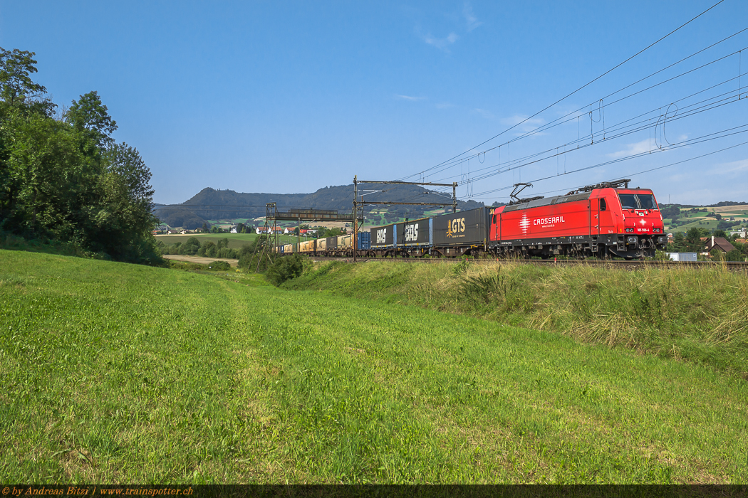 Die 185 596 verkehrt für die Crossrail AG über die Schweizer Alpen. Am 24. Juli 2014 zog diese den GTS UKV-Zug von Muttenz nach Basel.