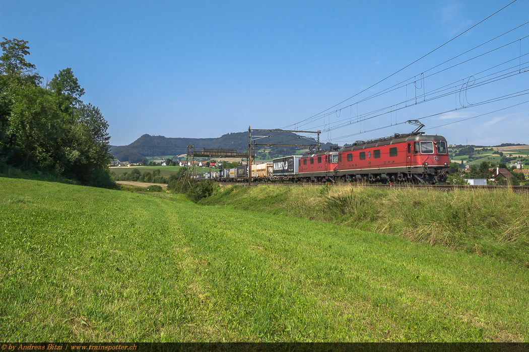 SBB Cargo International 11672 ’’Balerna’’ und 11339 am Hupac UKV-Zug von Muttenz nach Bellinzona